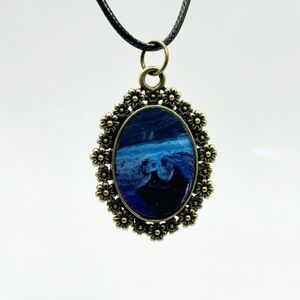 Vintage-Style Blue Pendant Necklace